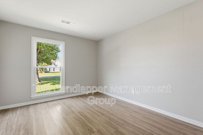 Building Photo - 5230-B Scarsdale Drive
