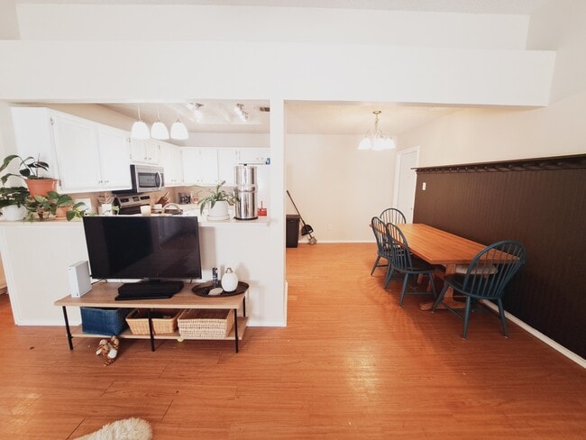 Building Photo - 840 Topaz Ln