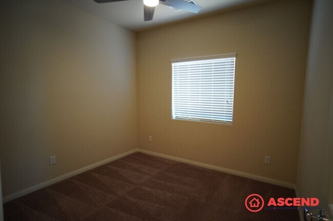 Building Photo - Stunning 4 Bed 2 Bath Home Off of Hosking and Wible!