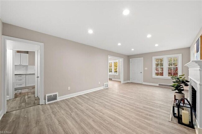 Building Photo - 3613 Cummings Rd