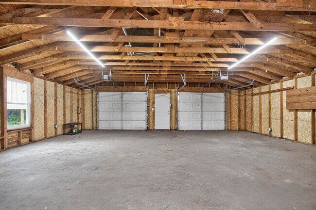 Building Photo - 1009 Lynndale Dr