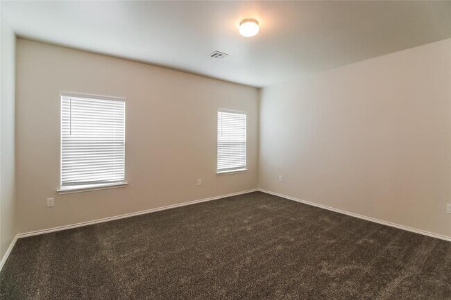Building Photo - 909 N Donald Way