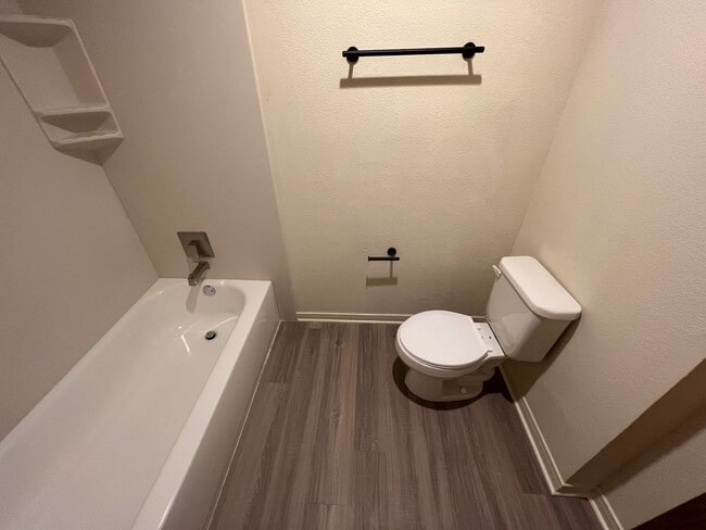 Building Photo - Duplex *LEASING SPECIAL AVAILABLE*
