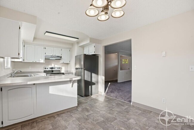 Building Photo - 11907 NE 4th St