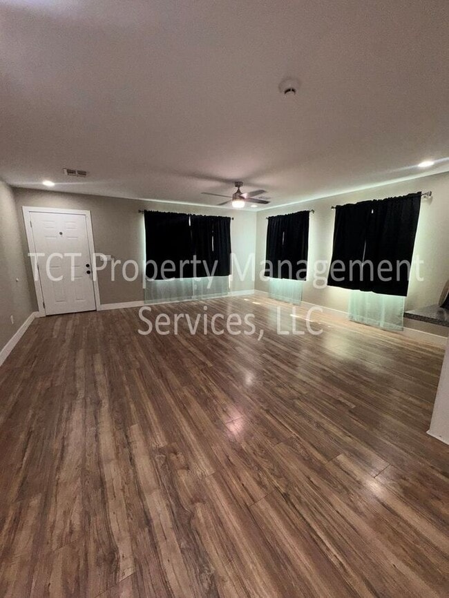 Building Photo - Newly Renovated Home With NO HOA on Large Lot