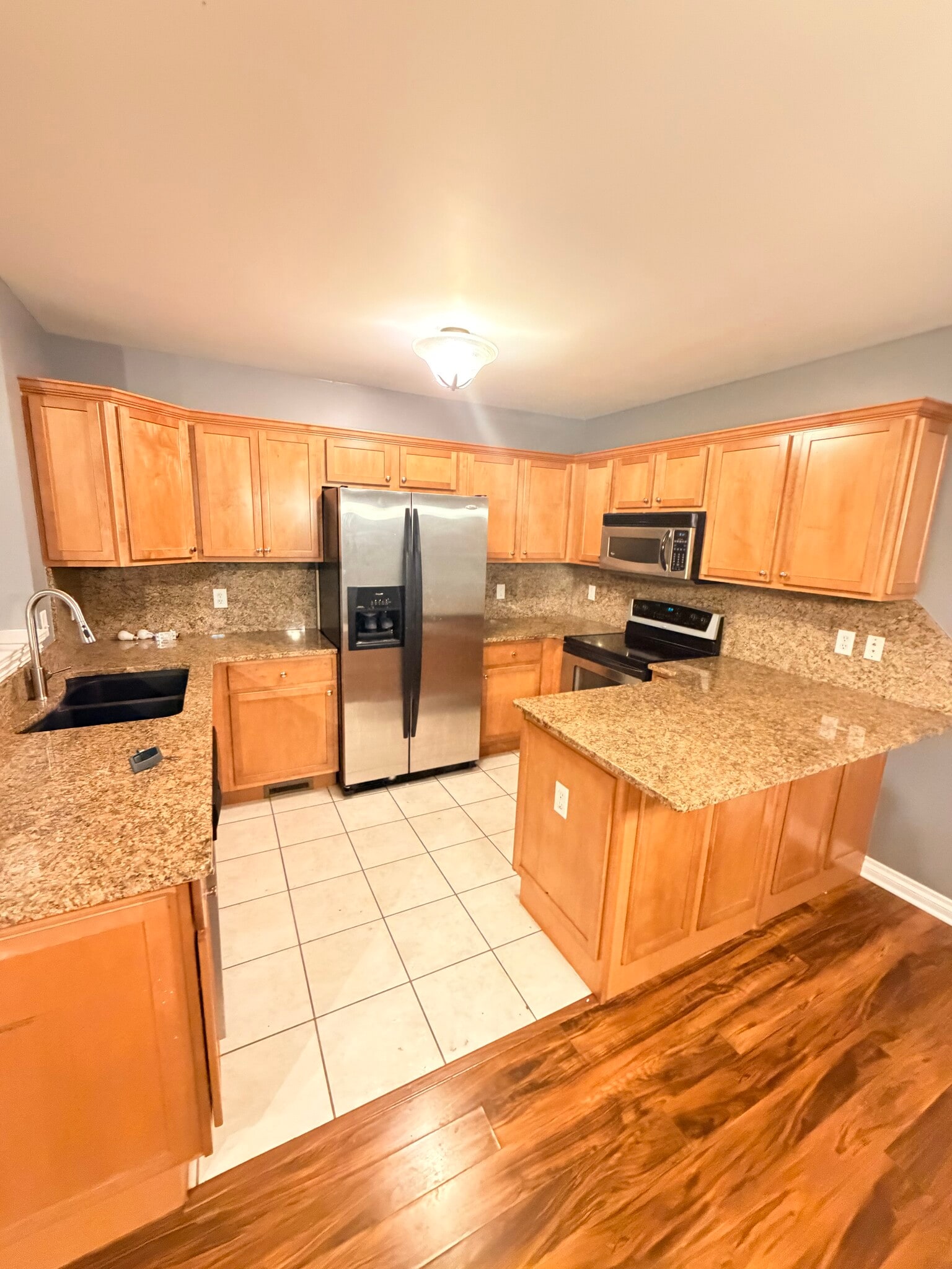 Building Photo - 5647 Hampshire Ln