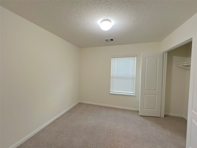 Building Photo - 7111 Escondido Dr