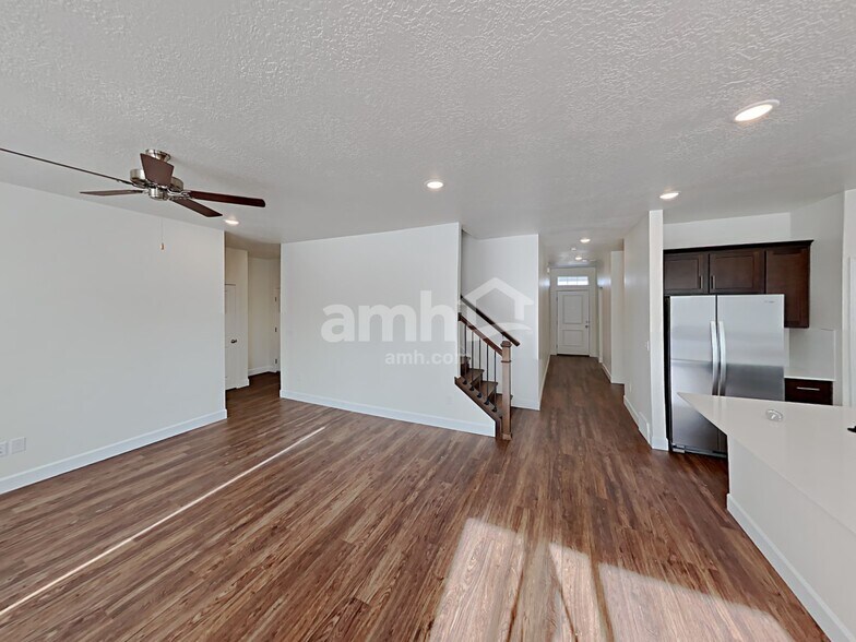 Building Photo - 1399 E Perelle Ln