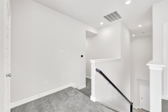 Building Photo - 9319 Galloway Wds Trl