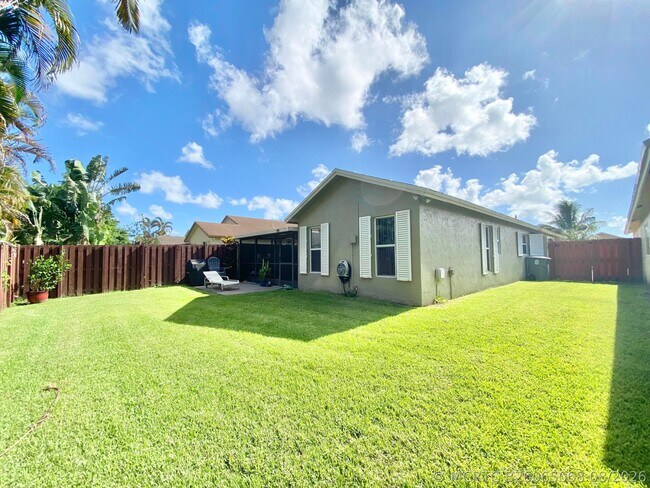 Building Photo - 9132 Pine Springs Dr