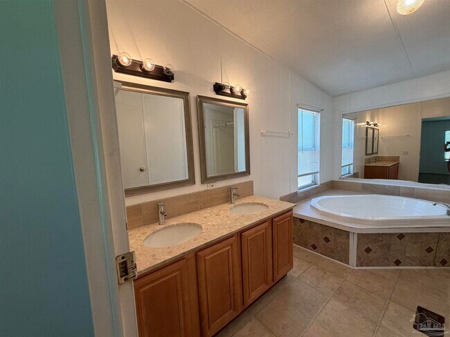 Building Photo - 5541 Sunkist Cir
