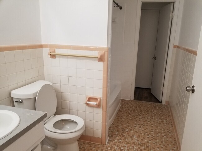 Building Photo - 3144 Woodville Cir