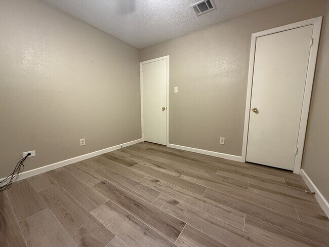 Building Photo - 15934 Blueridge Rd