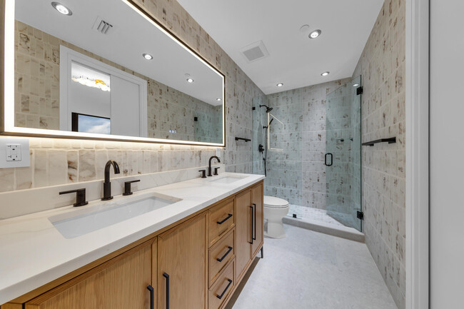 Building Photo - 7351 Promenade Dr
