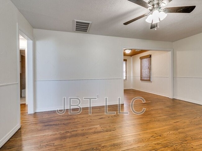 Building Photo - 224 W Ercoupe Dr