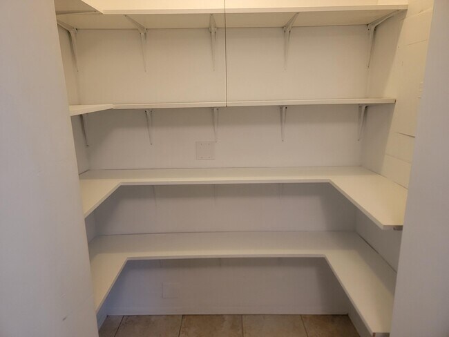 Building Photo - 117 Glenora Ct