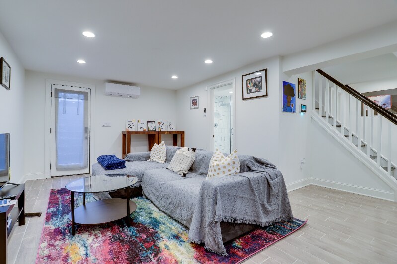 Building Photo - 335 Division Ave NE