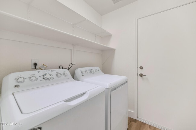 Building Photo - 1706 E Windsong Dr