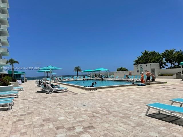 Building Photo - 3725 S Ocean Dr