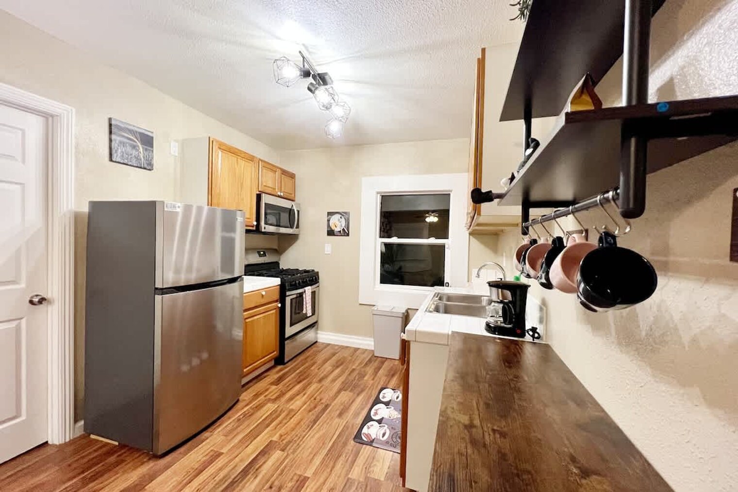 Building Photo - 2314 Bonar St