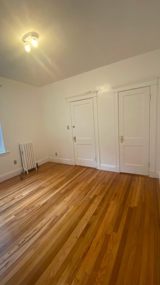 Building Photo - 39 Glenville Ave