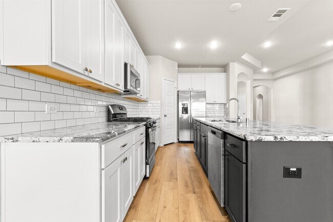 Building Photo - 25008 Calais New Ct