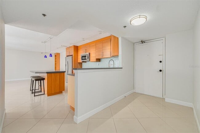 Building Photo - 7432 Sunshine Skyway Ln S