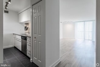 Building Photo - 601 24th St NW