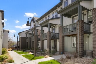 Building Photo - Spacious 3 Bed, 2.5 Bath Townhome in Prime Lakewood Location - Solar
