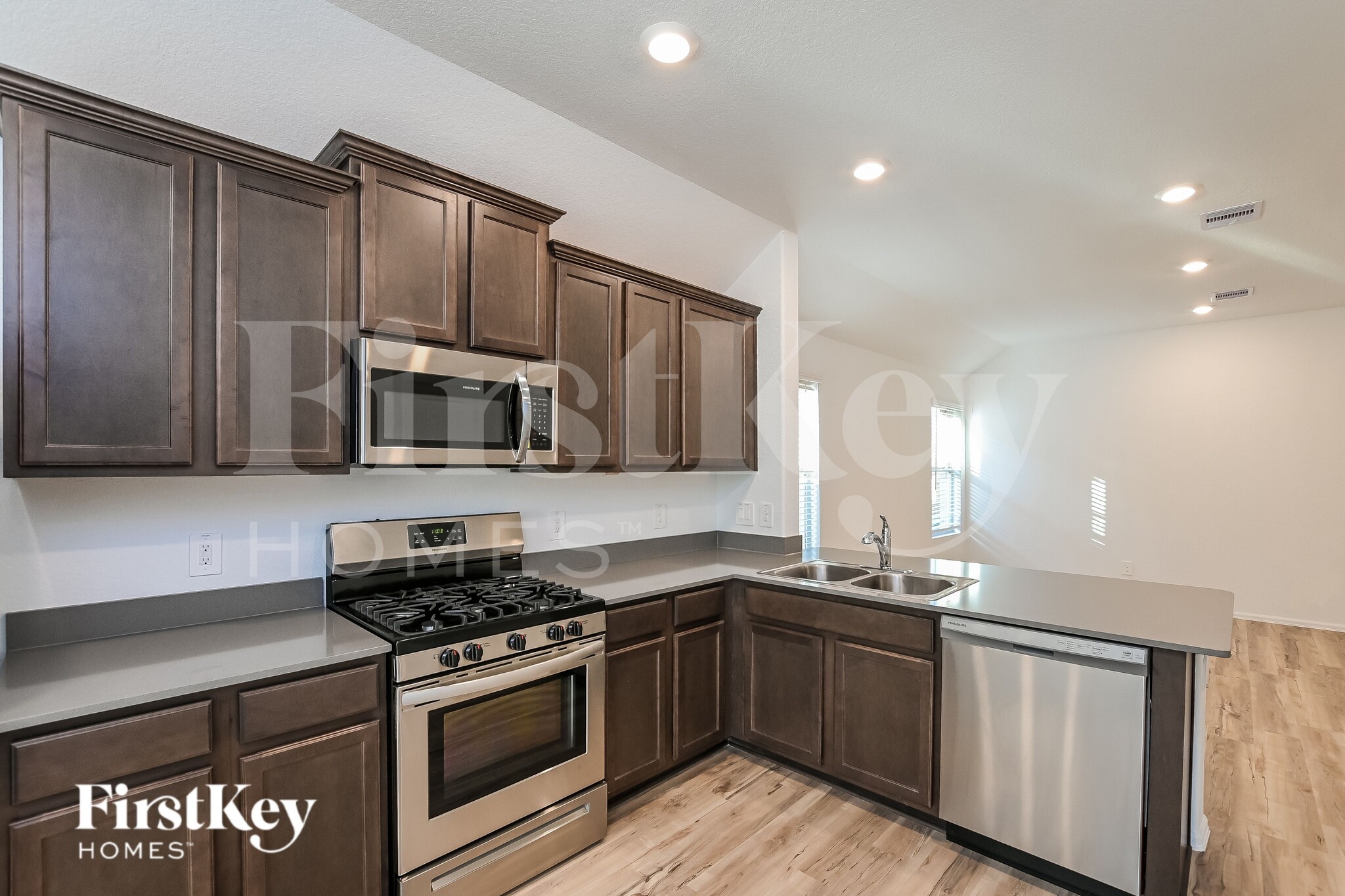 Building Photo - 18435 Summit Ranch Dr