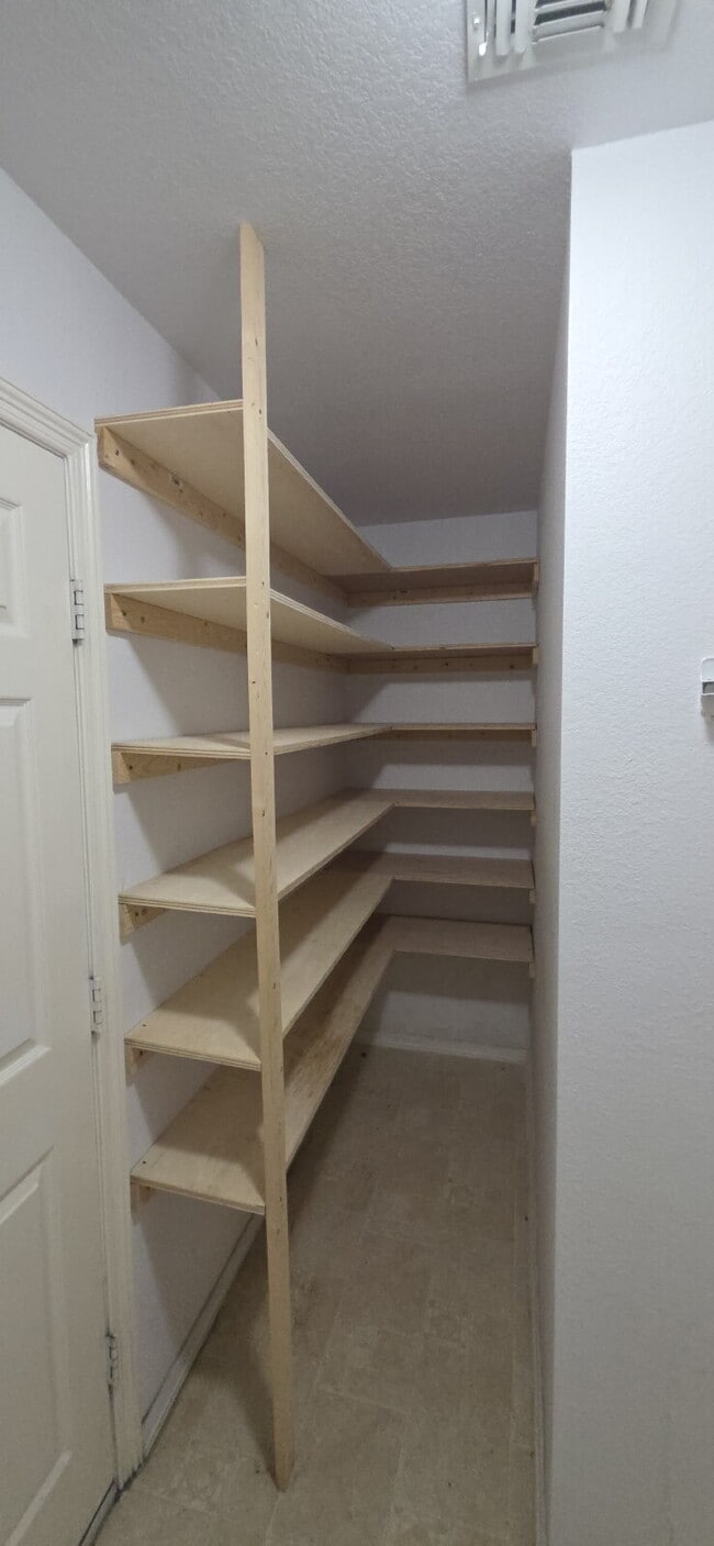 Building Photo - Large 4 Bedroom in Kennedale ISD