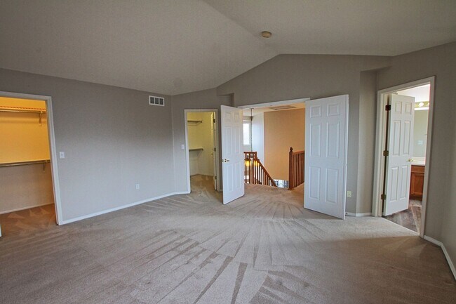 Building Photo - 1319 Iris Cir