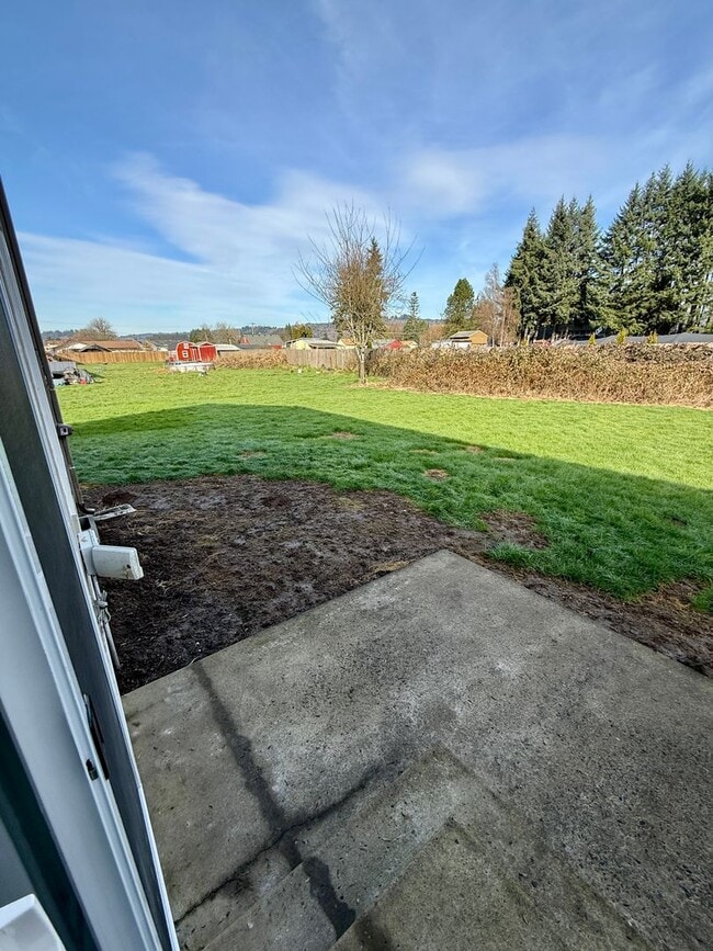 Building Photo - Newly Remodeled 3-Bed, 2.5-Bath Duplex for Rent in Longview