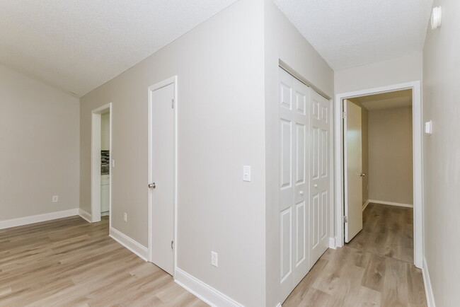 Building Photo - 3308 Laurel Dale Dr