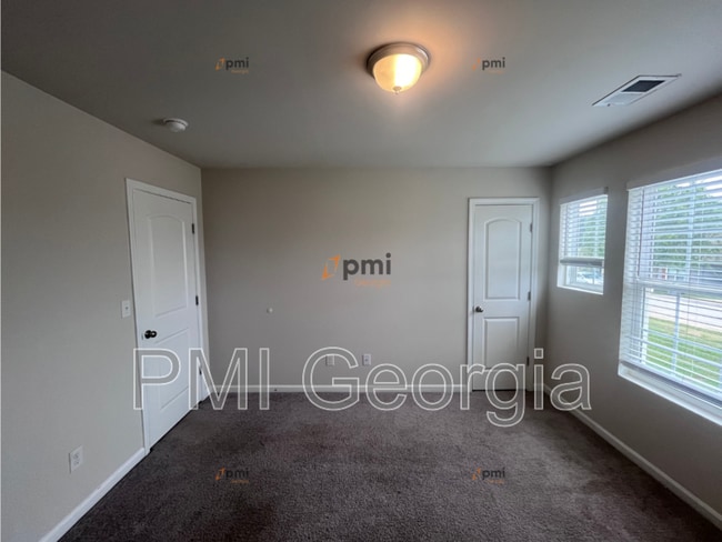 Building Photo - 106 Sarah Ln