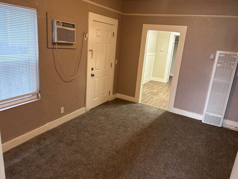 Building Photo - Y Street