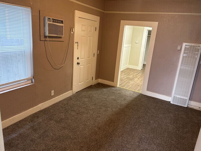 Building Photo - Y Street