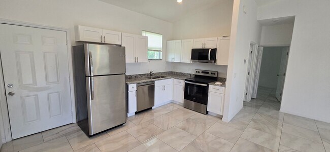 Building Photo - GREAT SW LEHIGH LOCATION-THREE BEDROOM -2 BATH-MOVE IN READY