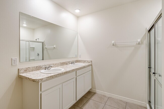 Building Photo - 2214 Capital Dr