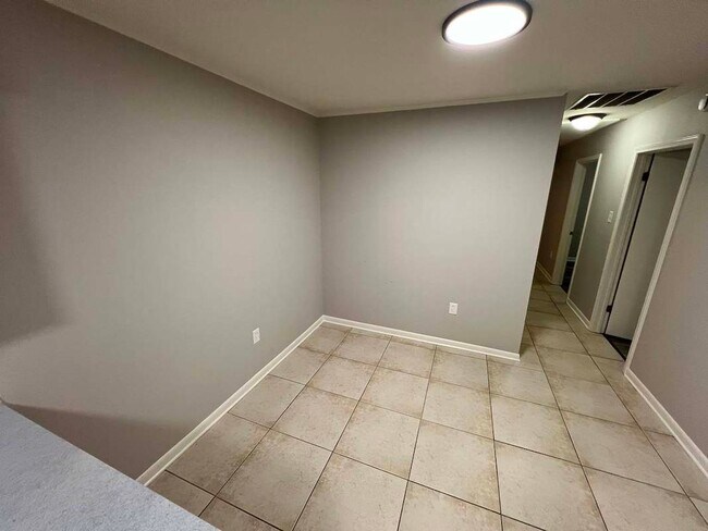 Building Photo - 1114 Willow Creek Dr
