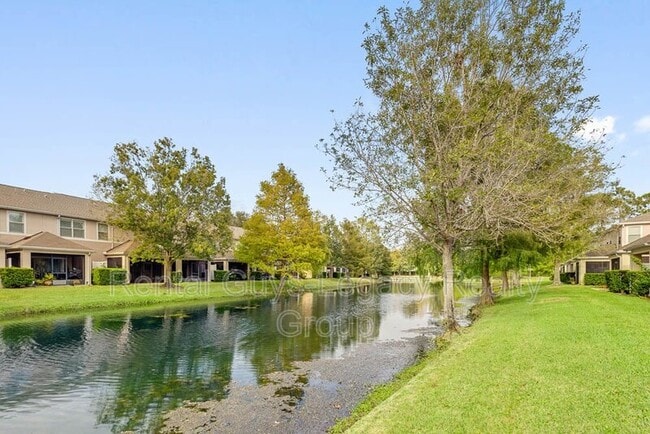 Building Photo - 5868 Pavilion Dr