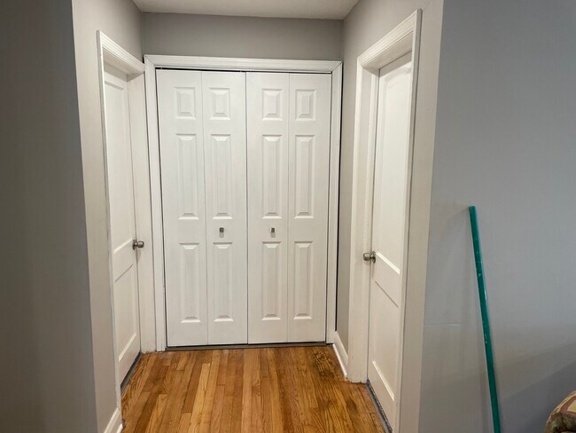 Building Photo - 13 Scott Ave