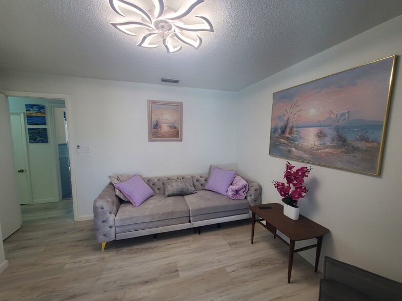 Building Photo - 279 S Brevard Ave