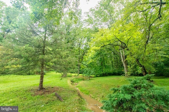 Building Photo - 1425 Manor Rd