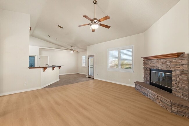 Building Photo - Stunning and Beautifully Spacious Home