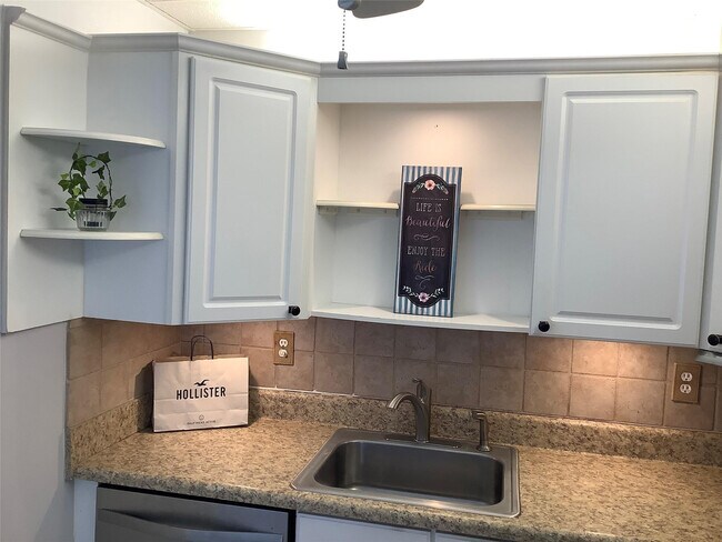 Building Photo - 70 Normandy B