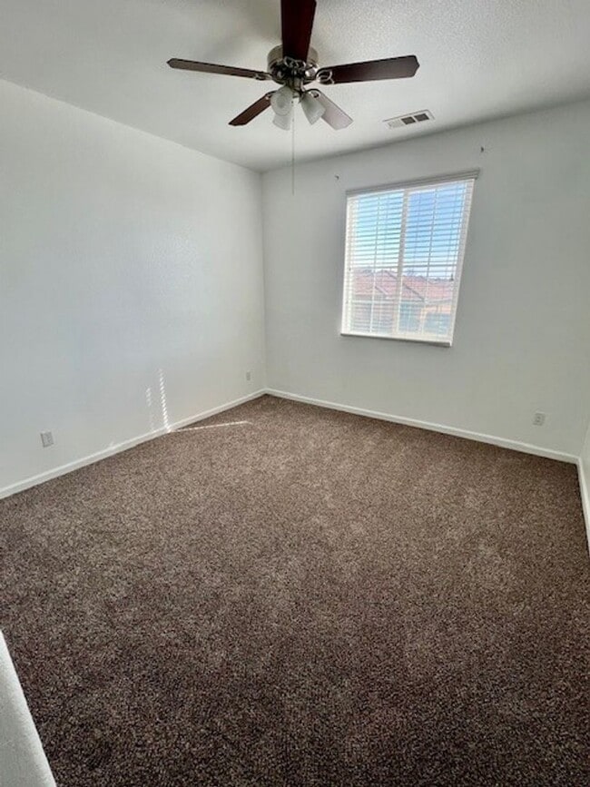 Building Photo - Northwest Bakersfield Gated Home