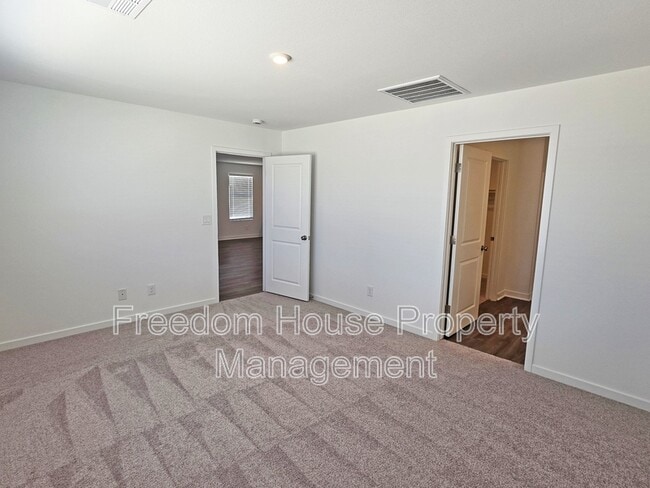 Building Photo - 663 Huyana Wind Dr