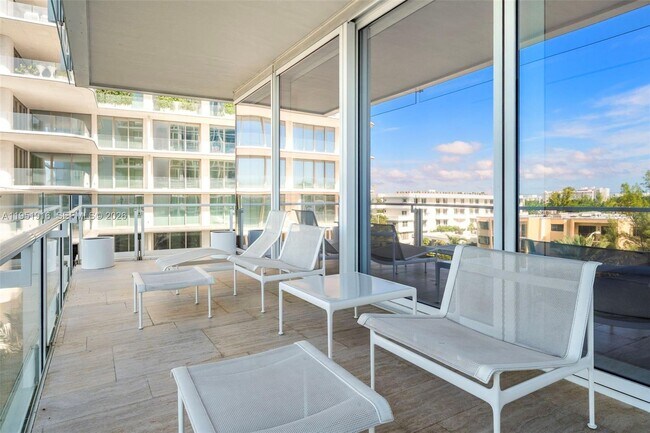 Building Photo - 9111 Collins Ave