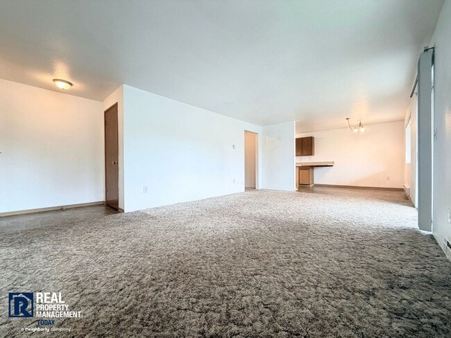 Building Photo - SJS 547 LLC - 9002 (Cascade group - Silver)